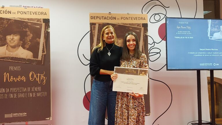 A bueuesa Raquel Álvarez recibe o Premio Sofía Novoa