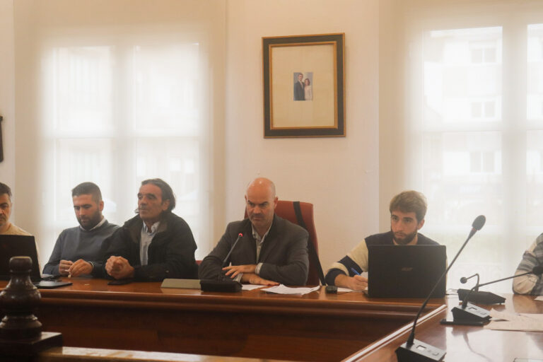 O goberno critica a Estévez por “poñer en entredito o traballo dos técnicos municipais”